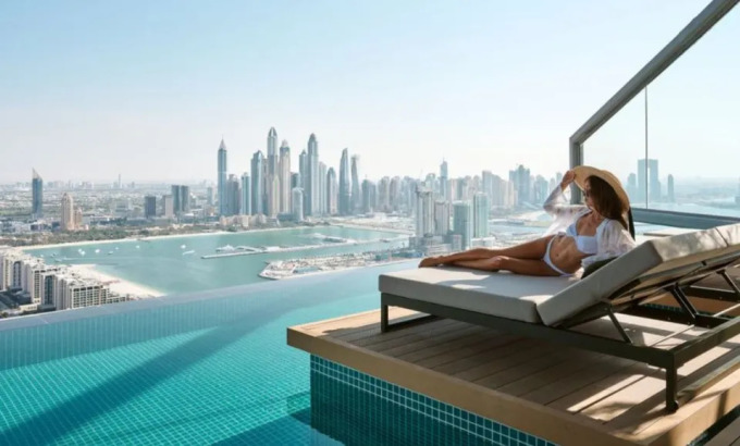 Bể bơi ‘sống ảo’ 360 độ ở Dubai